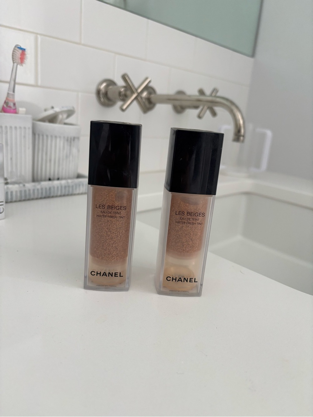 2 CHANEL Les Beiges Water-Fresh Tint — Beige- medium light shade - Picture 6 of 6